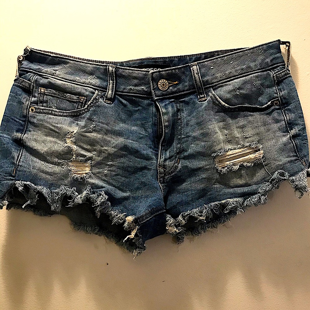 Never worn, EXPRESS Daisy duke denim shorts🌻☀️!